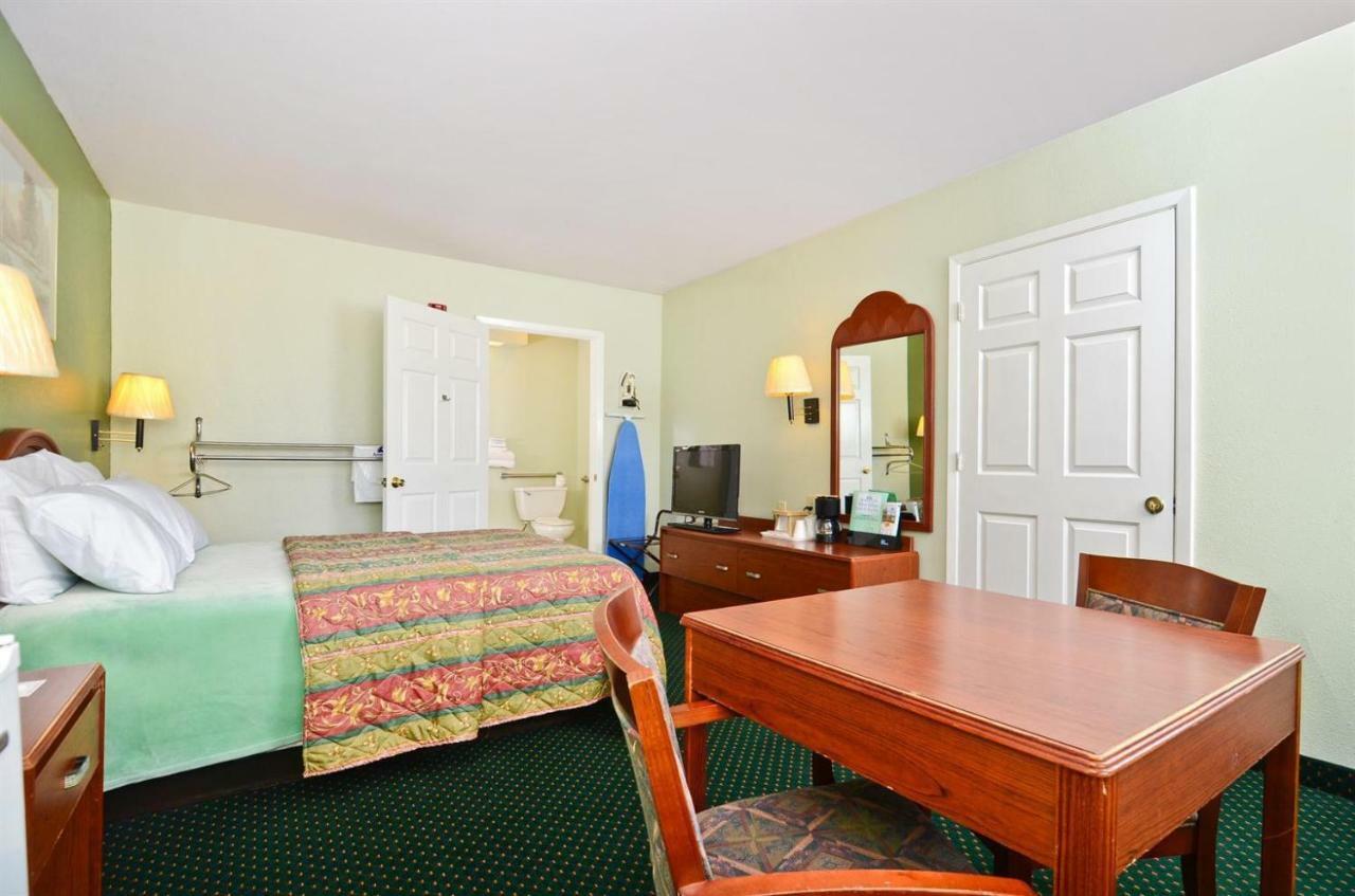 Pine Point Inn & Suites Smithville Zewnętrze zdjęcie