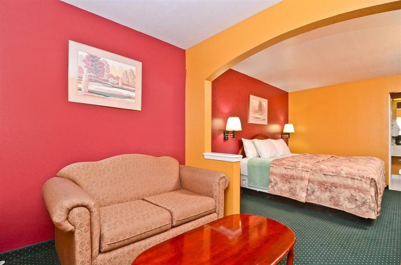 Pine Point Inn & Suites Smithville Zewnętrze zdjęcie