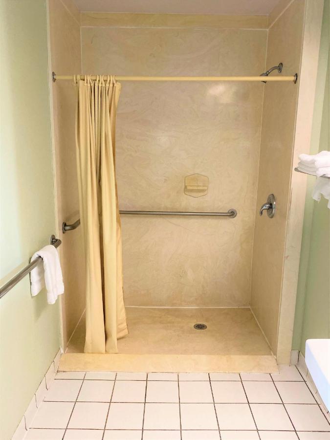 Pine Point Inn & Suites Smithville Zewnętrze zdjęcie