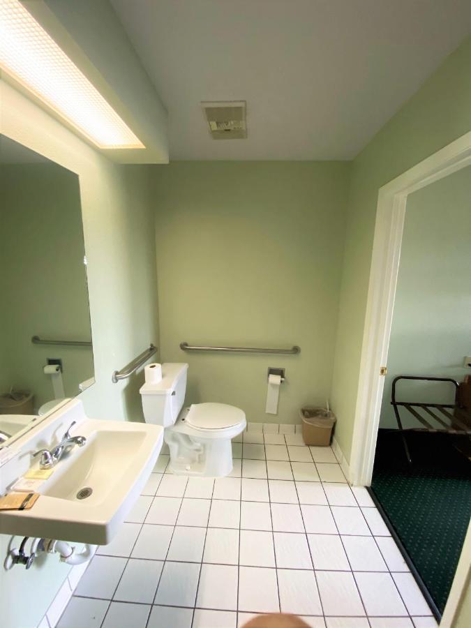 Pine Point Inn & Suites Smithville Zewnętrze zdjęcie