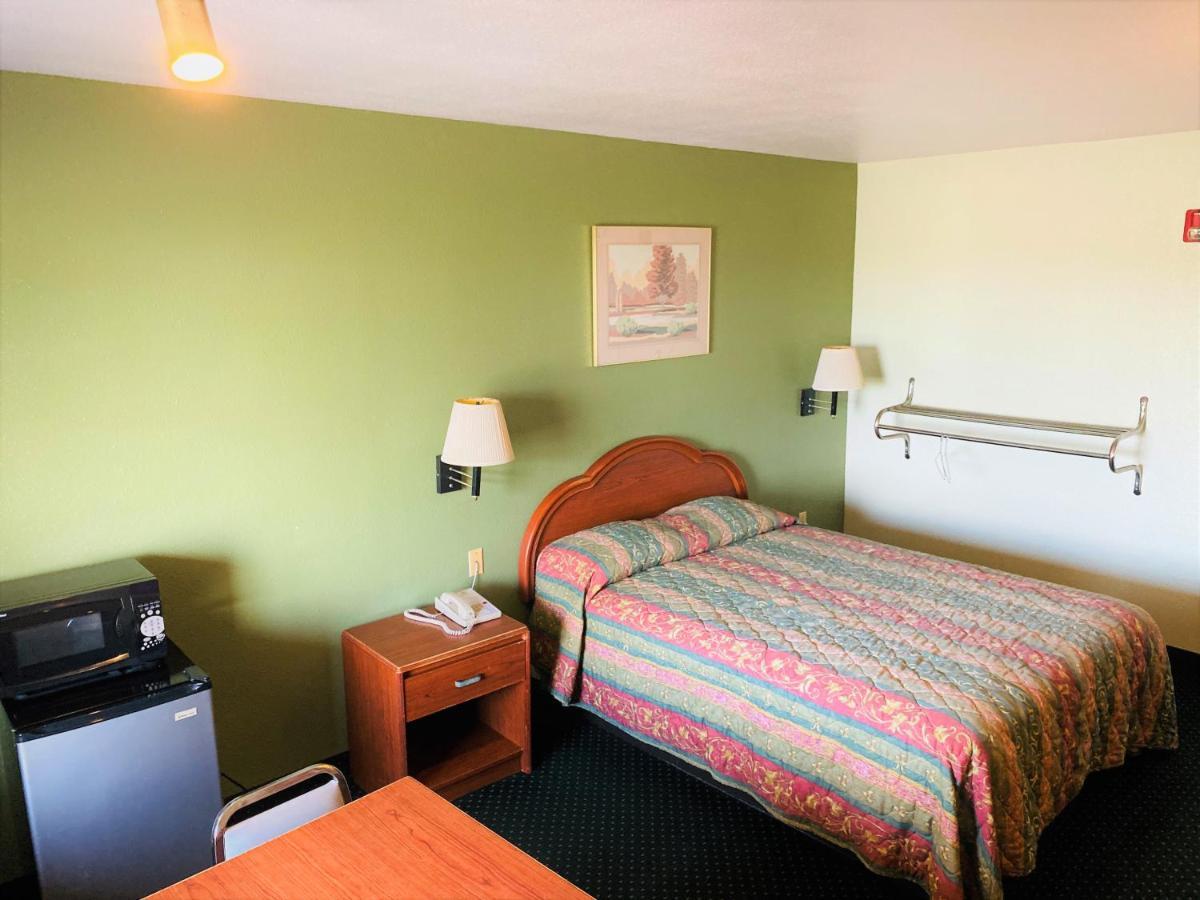 Pine Point Inn & Suites Smithville Zewnętrze zdjęcie